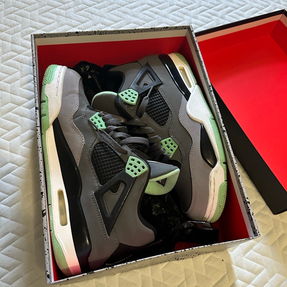 Jordan Retro 4 Green Glo
